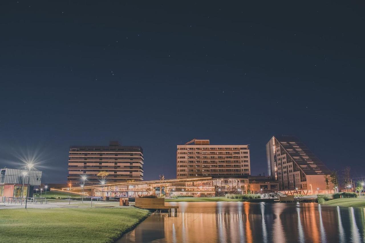Apartment Studio Estiloso - Garagem Gratis - Ao Lado Do Shopping